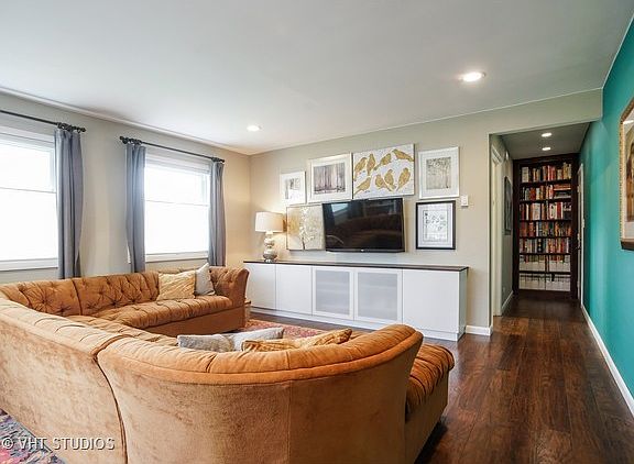 3rd image of 504 Hingham Ln