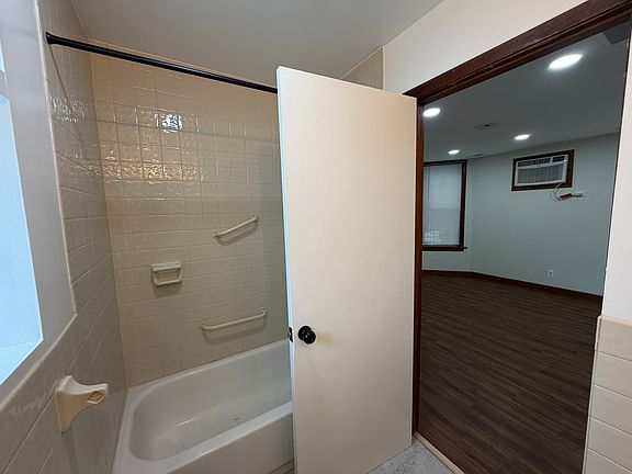 4th image of 4107 S Archer Ave #1R