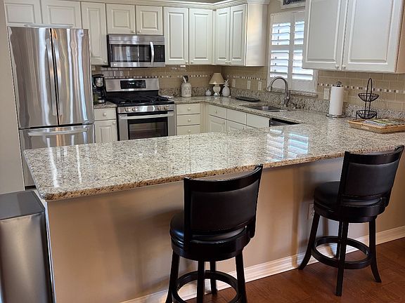 2nd image of 1562 Barnwell Pl