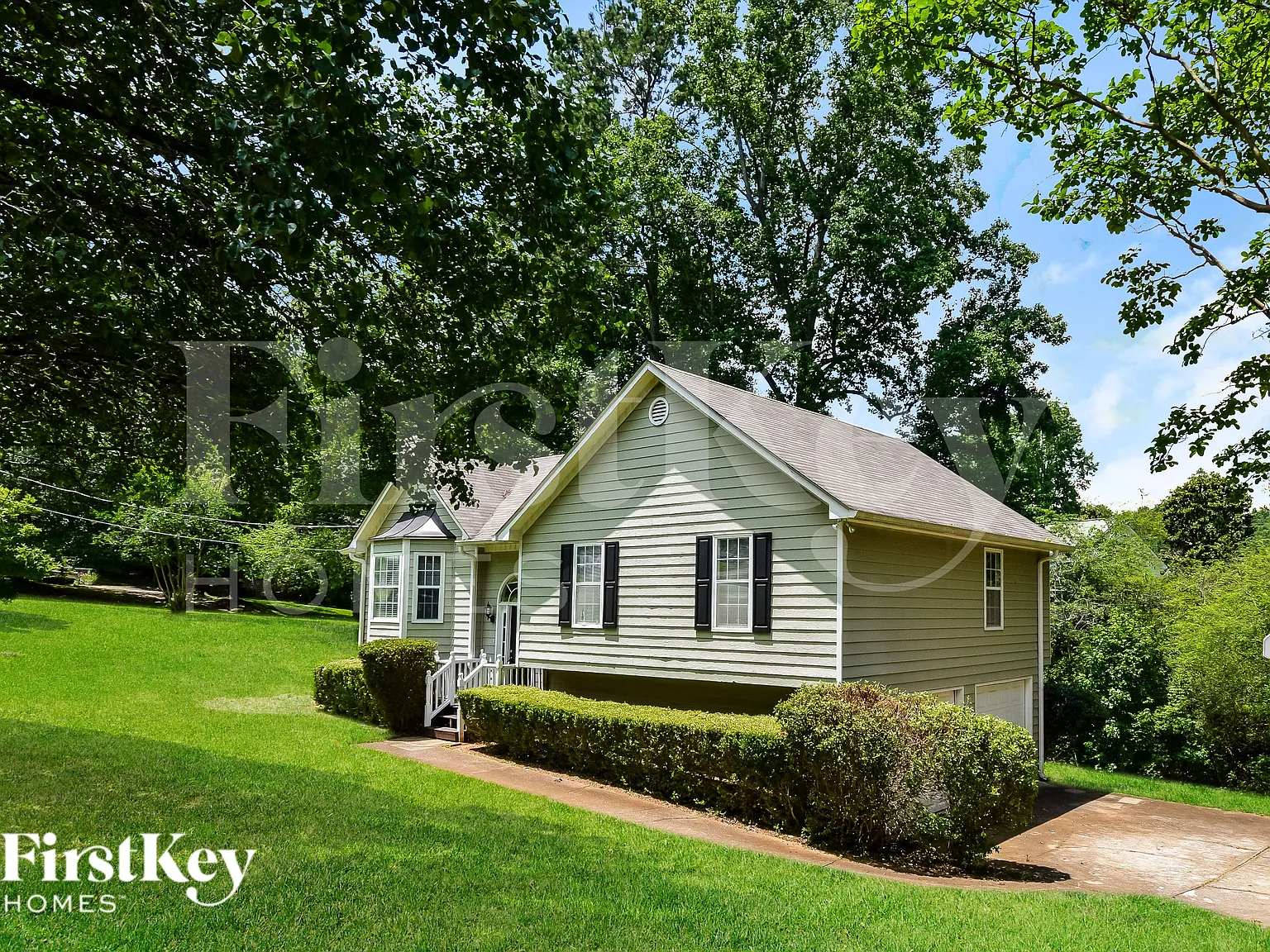 4 bed, 2.5 bath, 1960 sqft, $2,130 — Photo 2