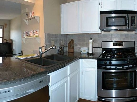 4th image of 1432 N Oak Hill Dr Unit J-2