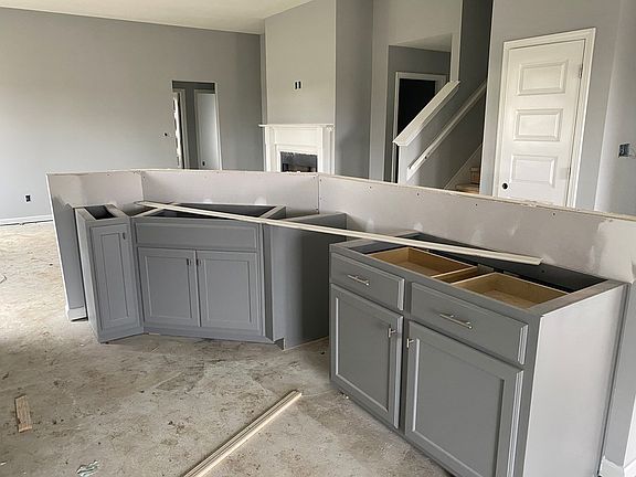 4th image of 814 Crittenden Blvd