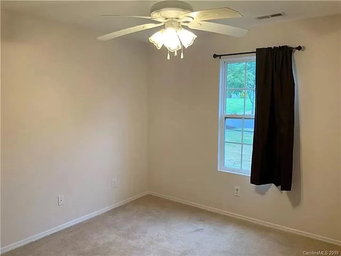 Room in 3 Bedroom Home at Ziegler Ln — Photo 3