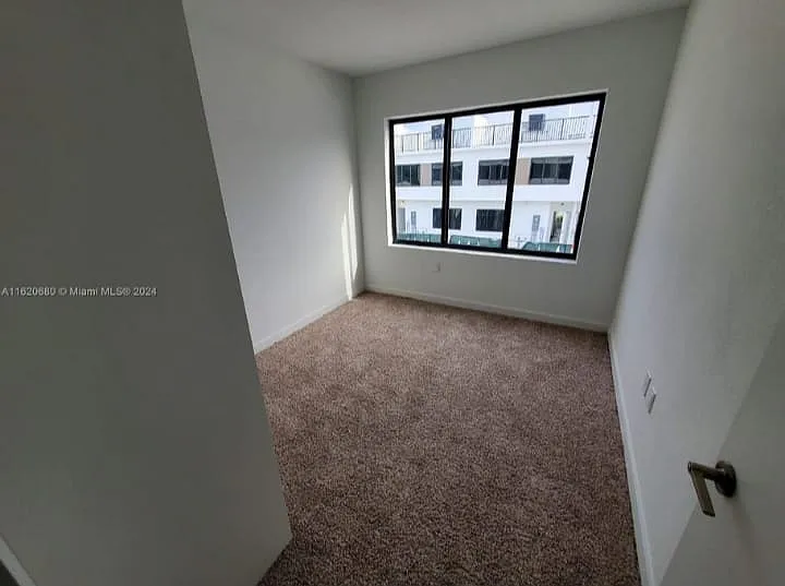 SW 261st Ter — Photo 15