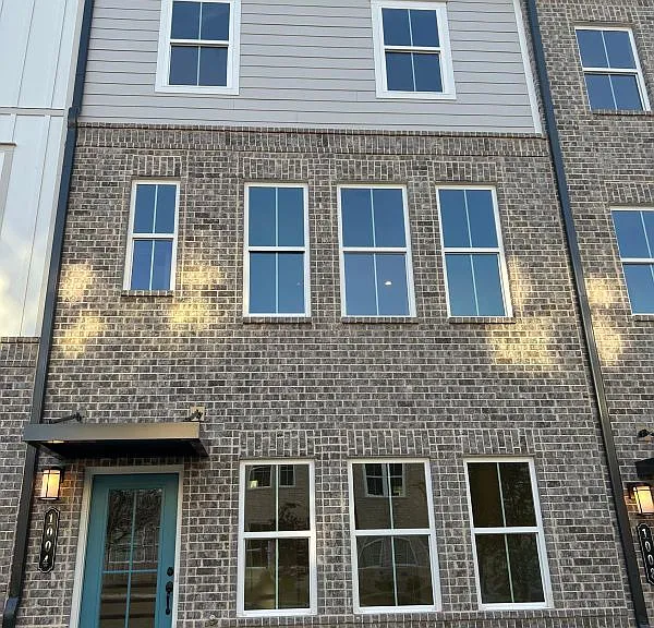 1004 Taylor Ct — Photo 13