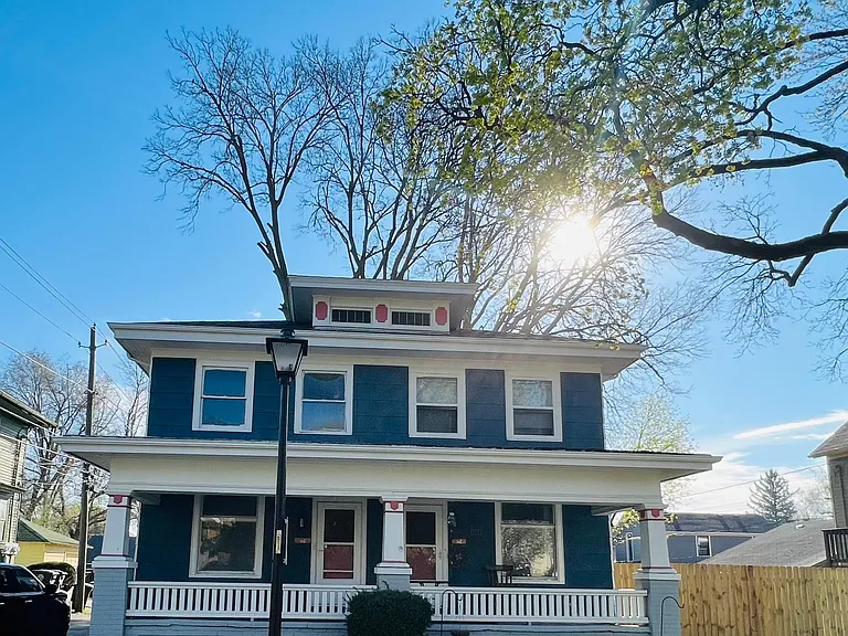 1117 College St — Photo 1