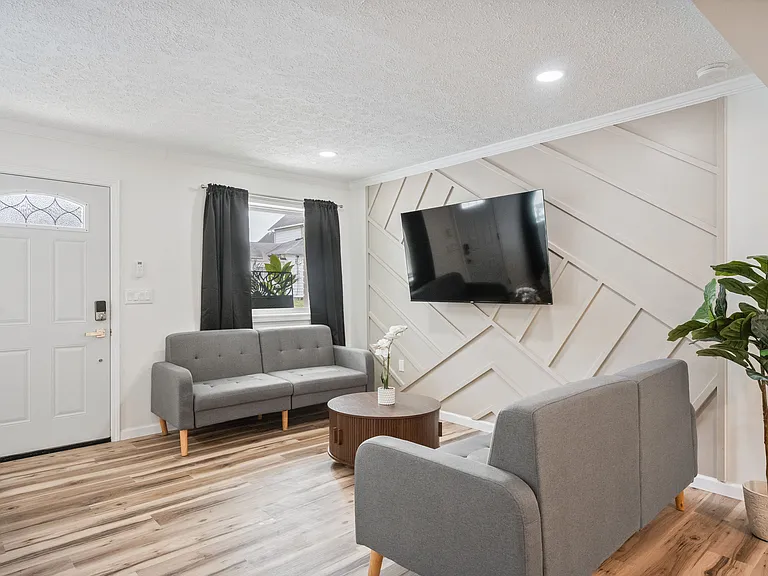 1222 E Vaile Ave #3 — Photo 2