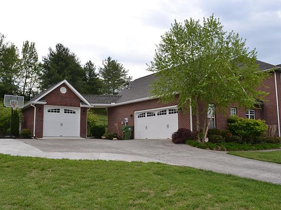 3rd image of 2119 Cross Creek Dr