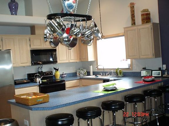 Kit w/skylite and eatg bar