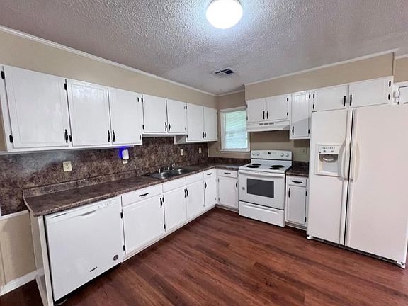 3rd image of 429 Fieldbrook Dr