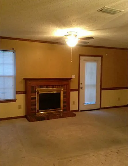 1240 Basswood Ct — Photo 3