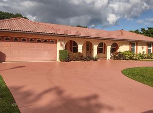 208 N Country Club Dr, Atlantis, FL 33462