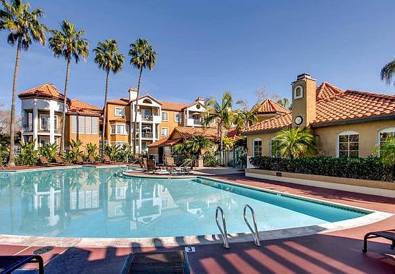 2nd image of 2220 Camino De La Reina