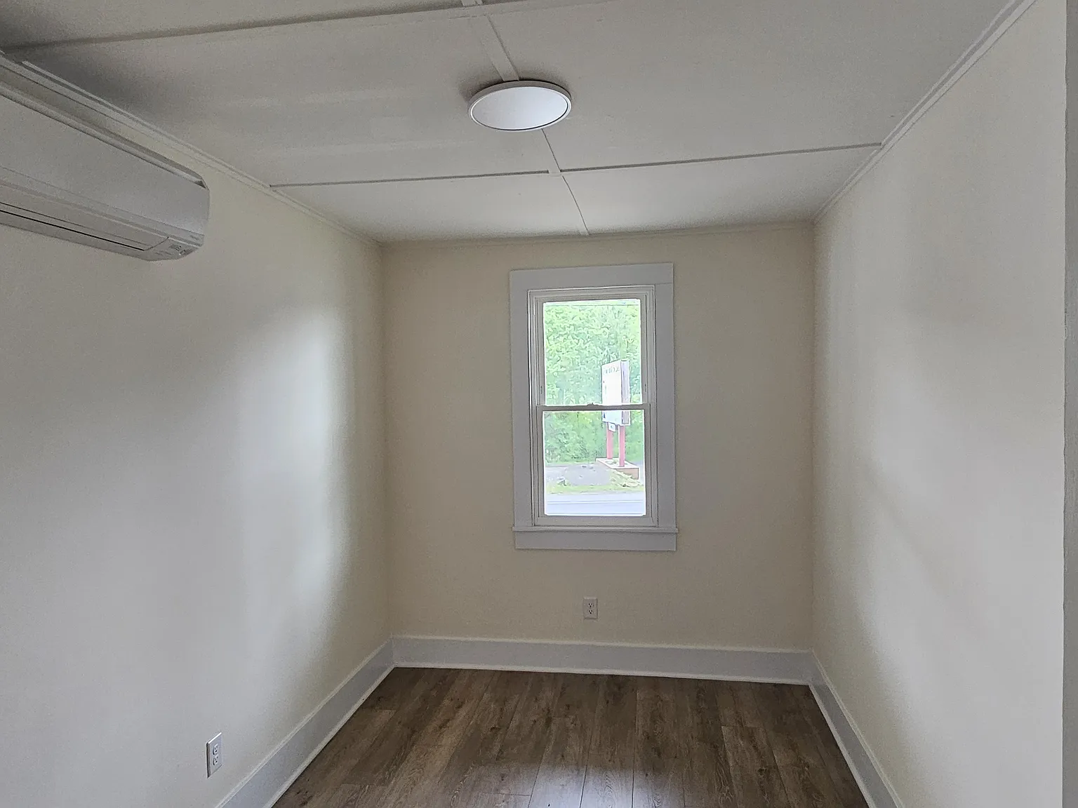 2 bed, 1000 sqft, $1,700 — Photo 2