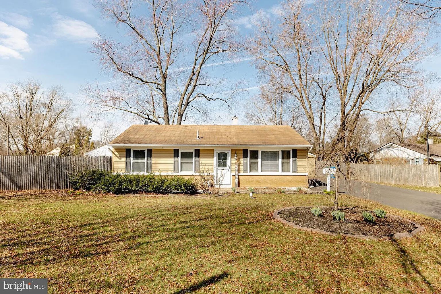 1101 Karen Ave photo 1