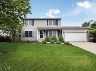 1215 Royal Pointe Dr, Bloomington, IL