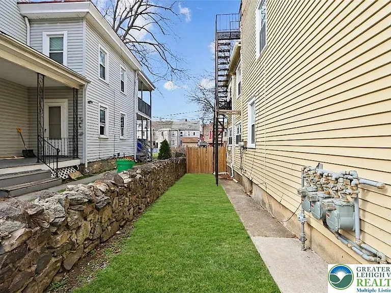 1113 Ferry St #3 — Photo 11