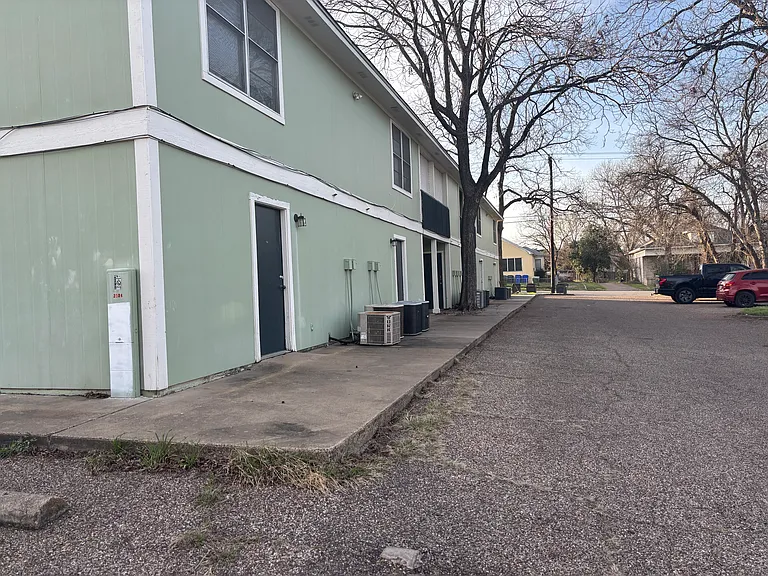 2124 Sanger Ave #104 — Photo 29
