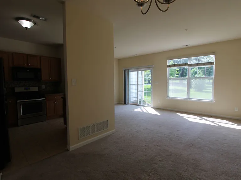 316 Ross Ct — Photo 6