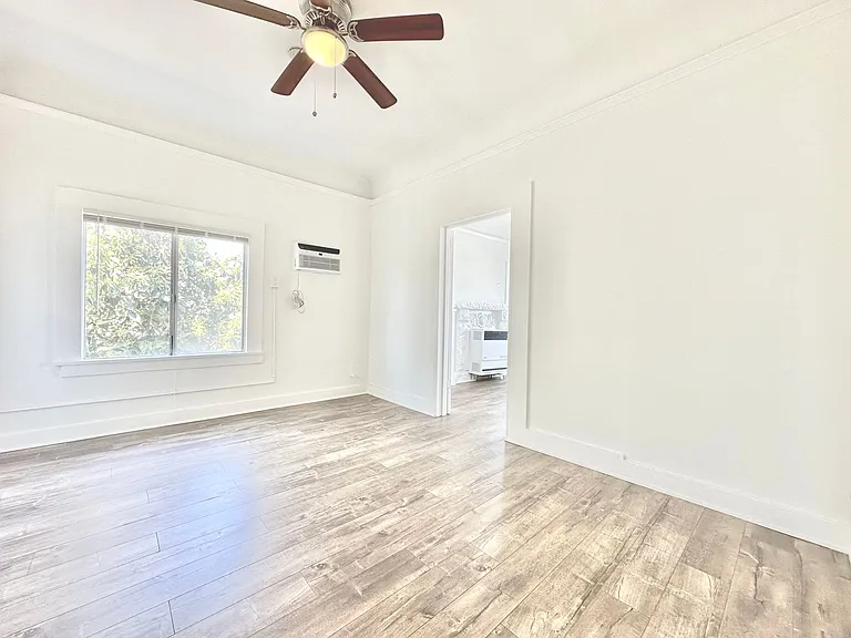 1148 E 48th St — Photo 5