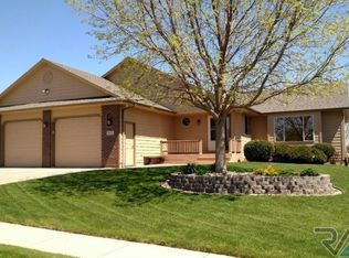 212 N Dewberry Ave, Sioux Falls, SD 57110