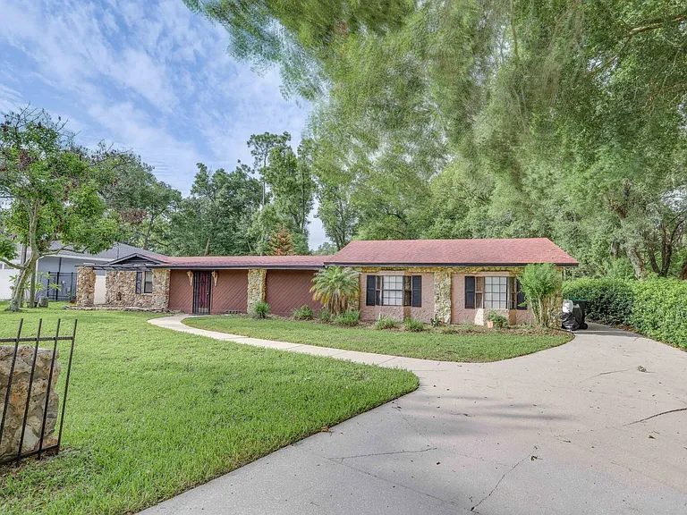 2960 Leslie Dr — Photo 2
