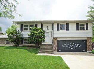 69 E Stevenson Dr, Glendale Heights, IL