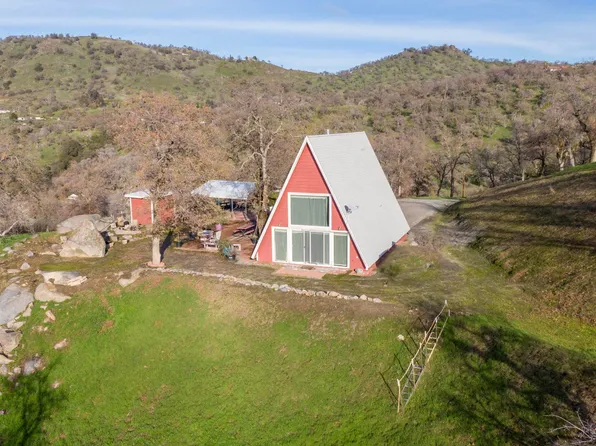 40899 Badger Lane, Squaw Valley, CA 93675