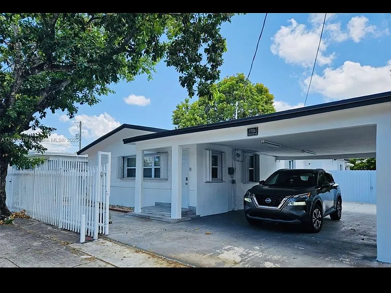 17926 SW 104th Ave — Photo 7