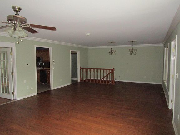 3rd image of 307 Cardinal Ct