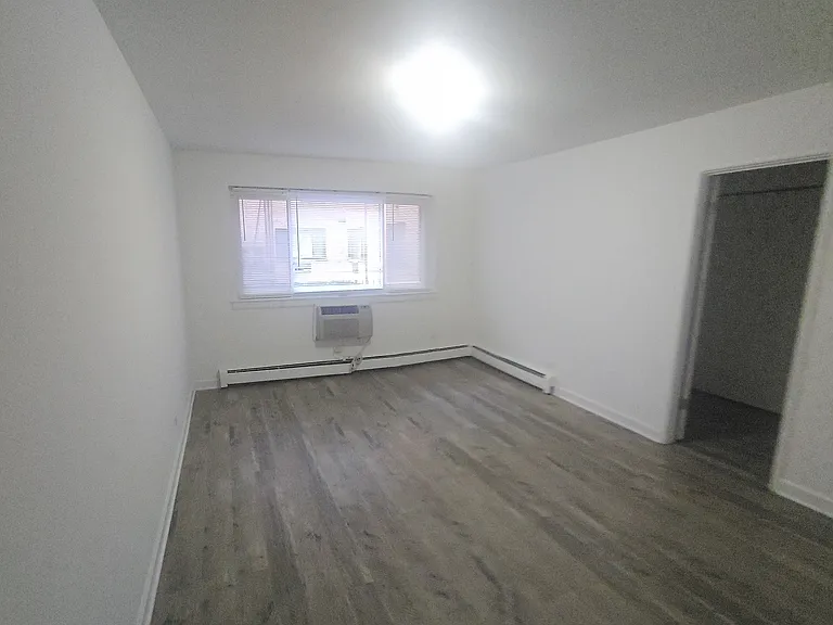 6211 N Kenmore Ave #204 — Photo 6