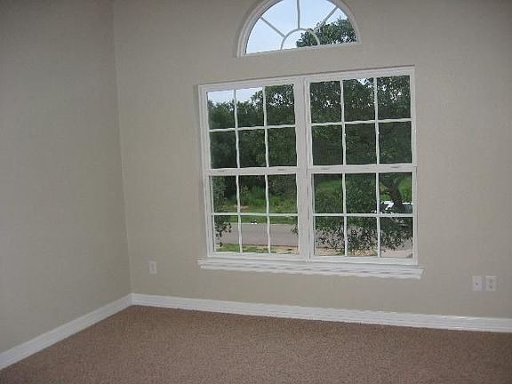 5th image of 289 Claremont Dr