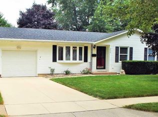 2246 Graham Cir, Dubuque, IA 52002