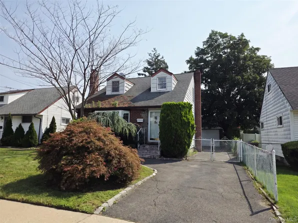 147 Miller Road, Hicksville, NY 11801