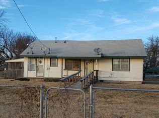 215 W Main, Castle, OK 74833