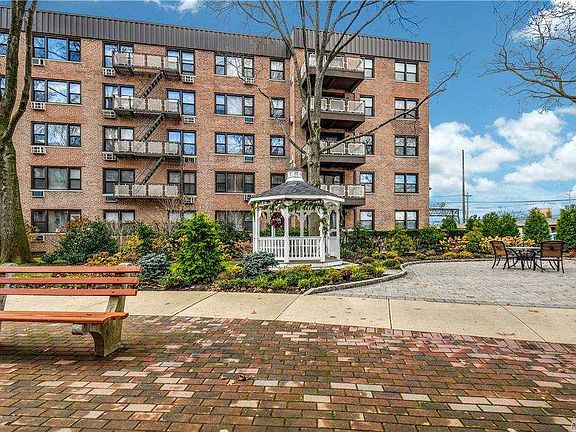 2nd image of 3 Birchwood Ct APT 4L