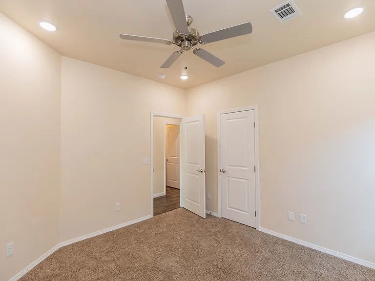7602 Beck Dr — Photo 9