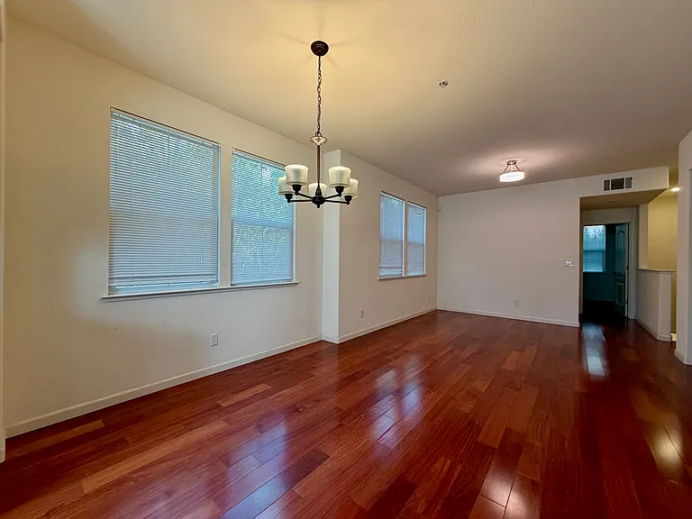 2100 Beech Cir — Photo 8
