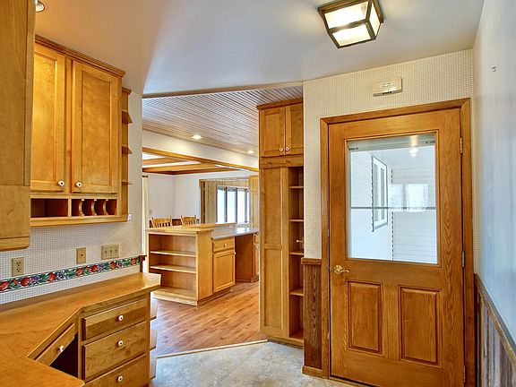 5th image of 237 Butternut Ave