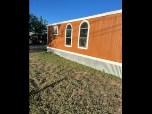 301 Milwee St, Plainview, TX 79072