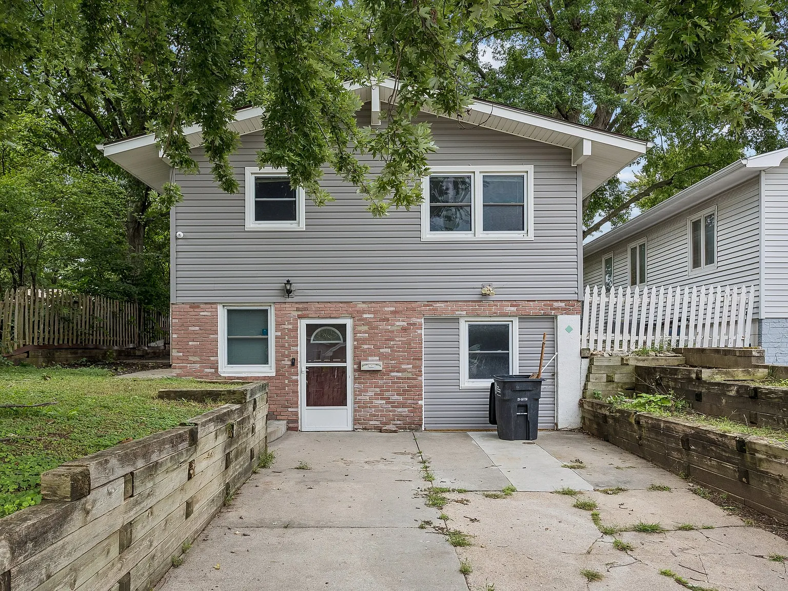 4 bed, 1250 sqft, $1,800 — Photo 1
