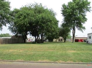 907 E 4th St, Sedalia, MO 65301