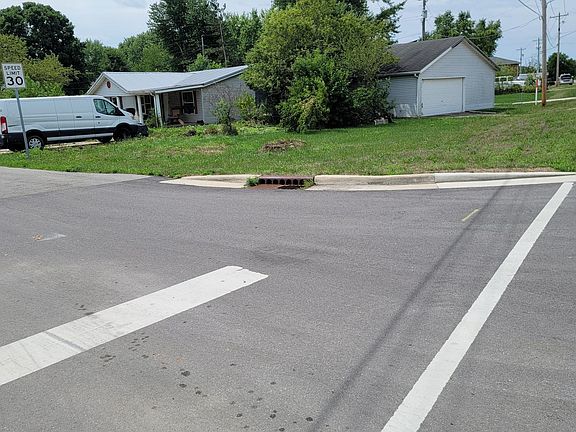 2nd image of 1501 S Oakdale Dr