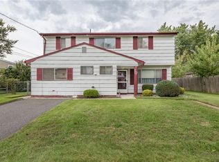 10 Wendy Dr, Old Bridge, NJ 08857