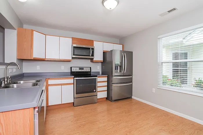 3 bed, 2.5 bath, 1550 sqft, $2,145 — Photo 3