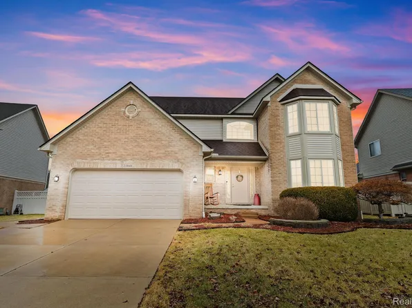 23868 Stacey Dr, Brownstown, MI 48183