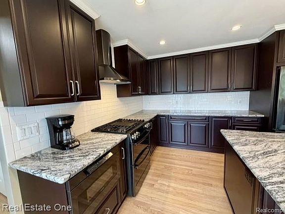 4th image of 1115 Torpey Dr