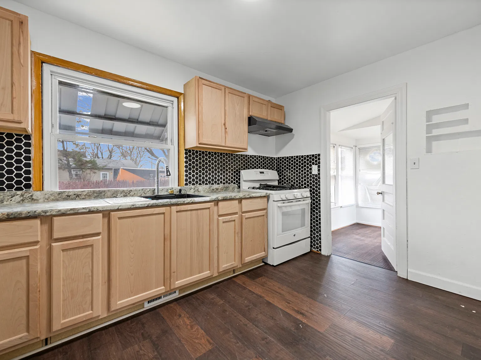 2 bed, 720 sqft, $1,100 — Photo 3