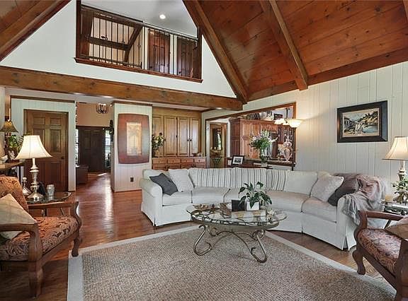 4th image of 606 Saint Andrews Dr