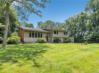 239 Old Farm Rd, Fairfield, CT 06825